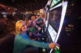 Menu pemilihan slot games dengan filter tema dan provider